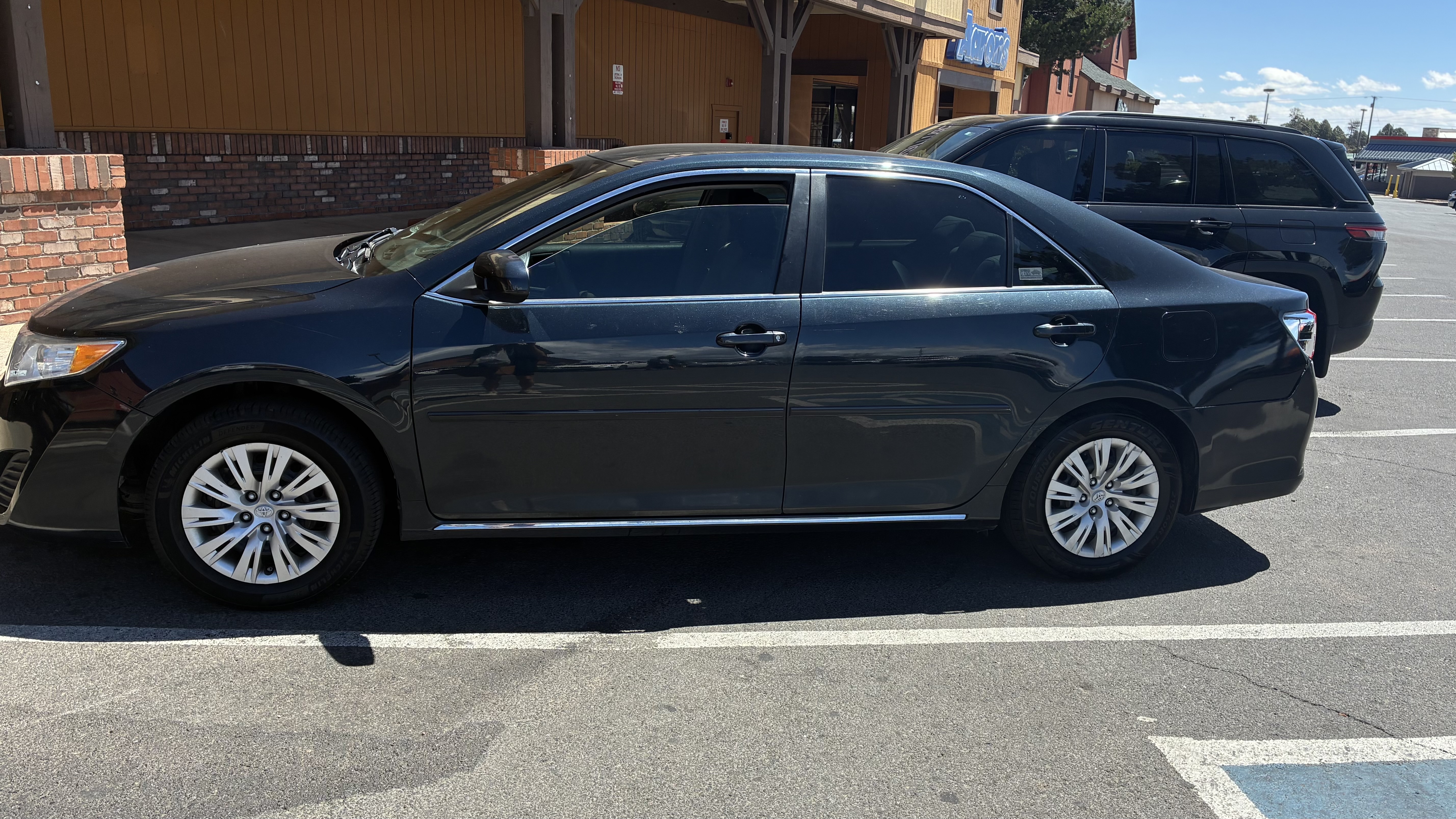 Used 2012 Toyota Camry LE FWD image 2