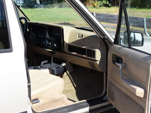 Used 1996 Jeep Cherokee 4WD 4-Door image 10