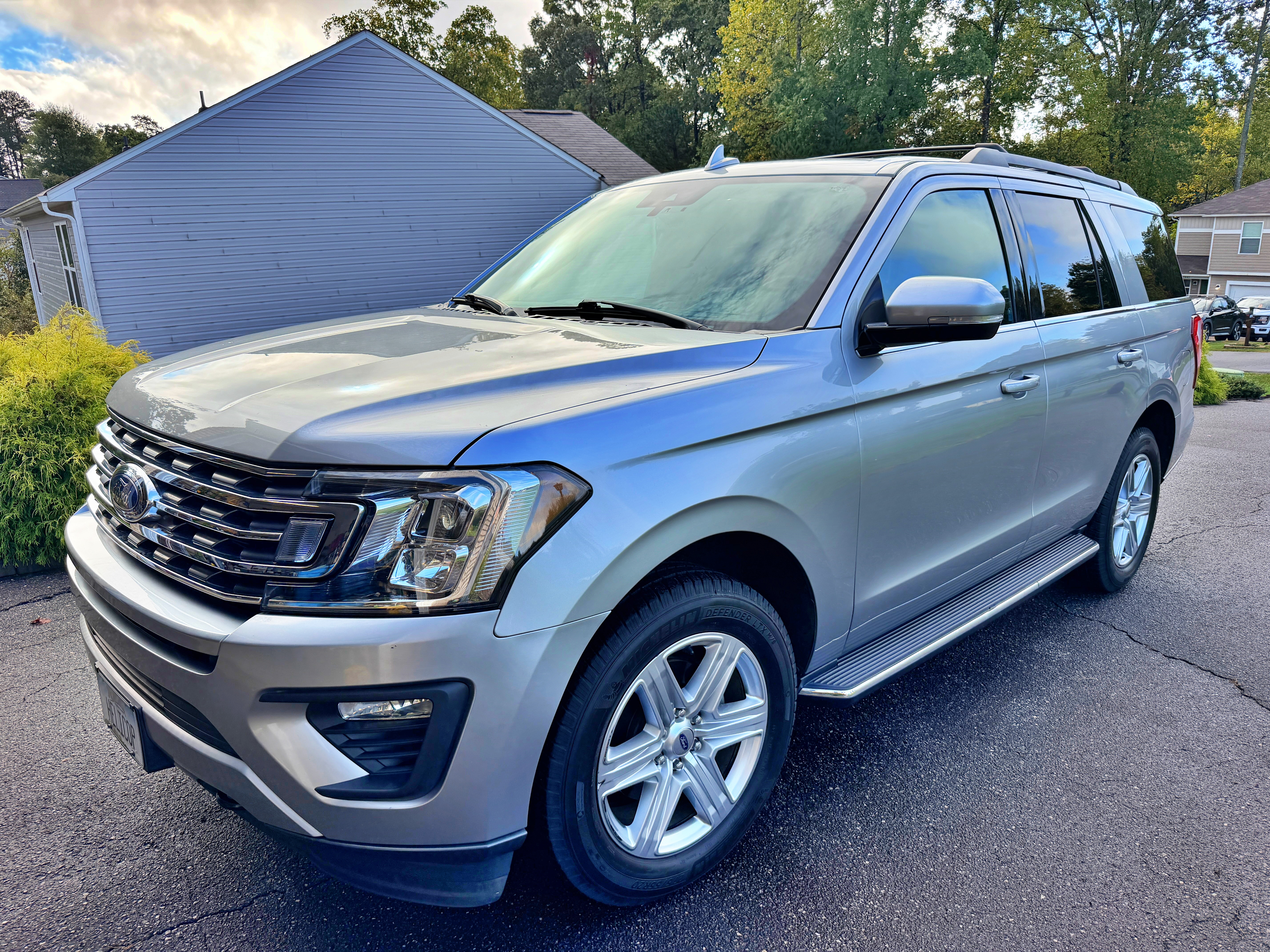 Used 2020 Ford Expedition XLT w/ Equipment Group 202A AWD/4WD image 1