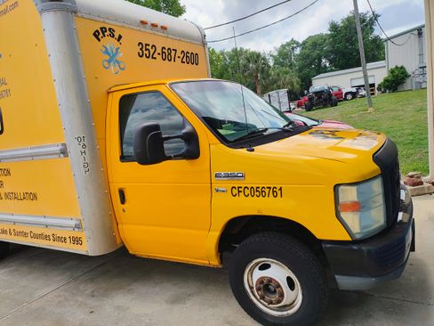 Used 2011 Ford E-350 and Econoline 350 Super Duty image 1