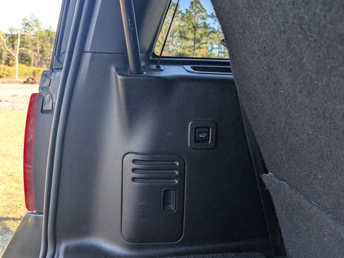 Used 2017 Ford Expedition Limited image 28