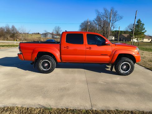 Used 2015 Toyota Tacoma TRD Pro image 1