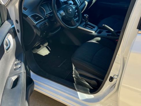Used 2019 Nissan Sentra SV image 8