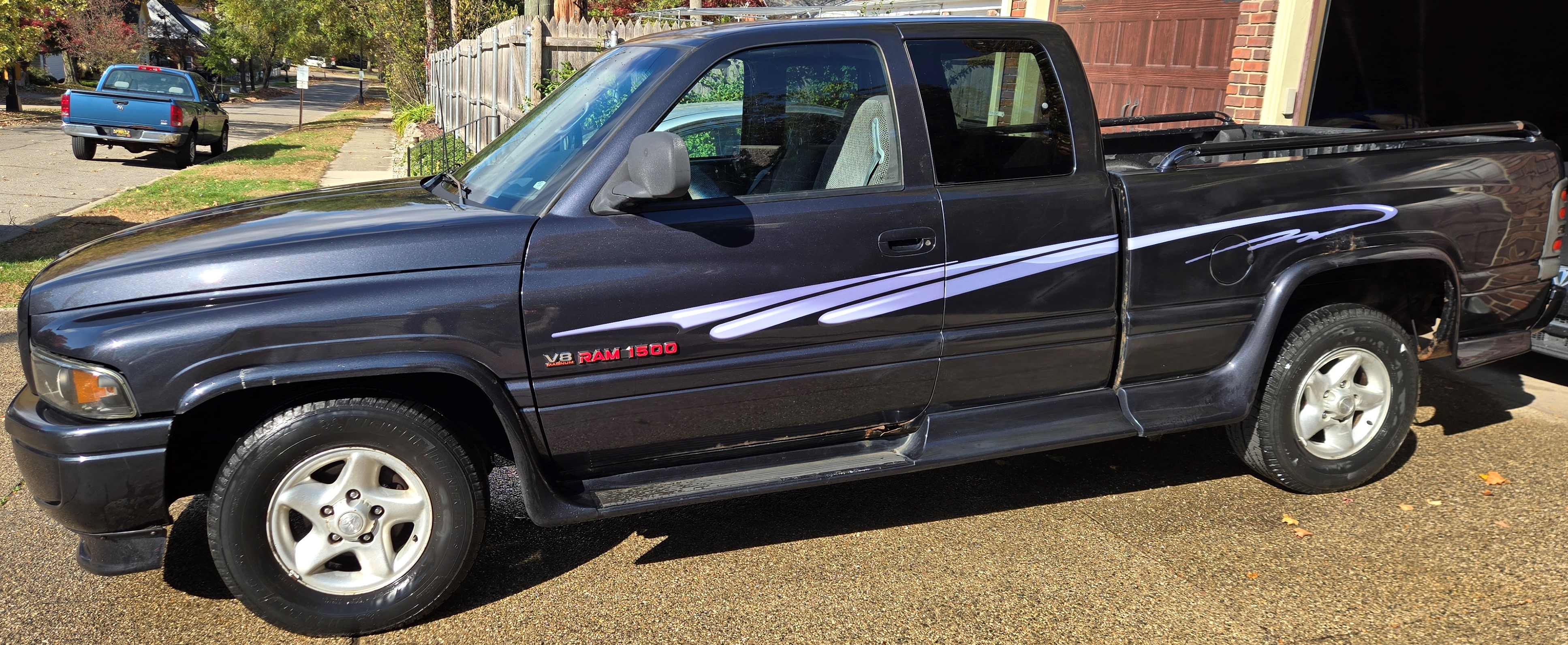 Used 1998 Dodge Ram 1500 Truck 2WD Club Cab image 1