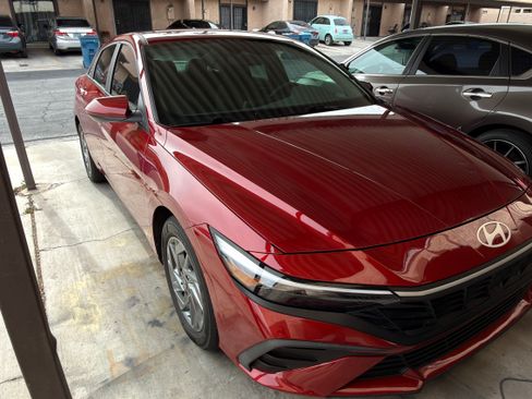 Used 2024 Hyundai Elantra SEL image 2