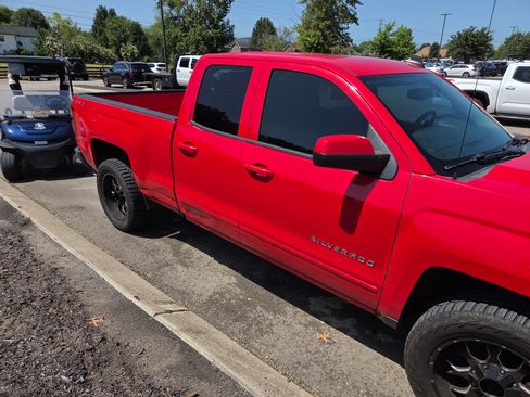 Used 2018 Chevrolet Silverado 1500 LT AWD/4WD image 6
