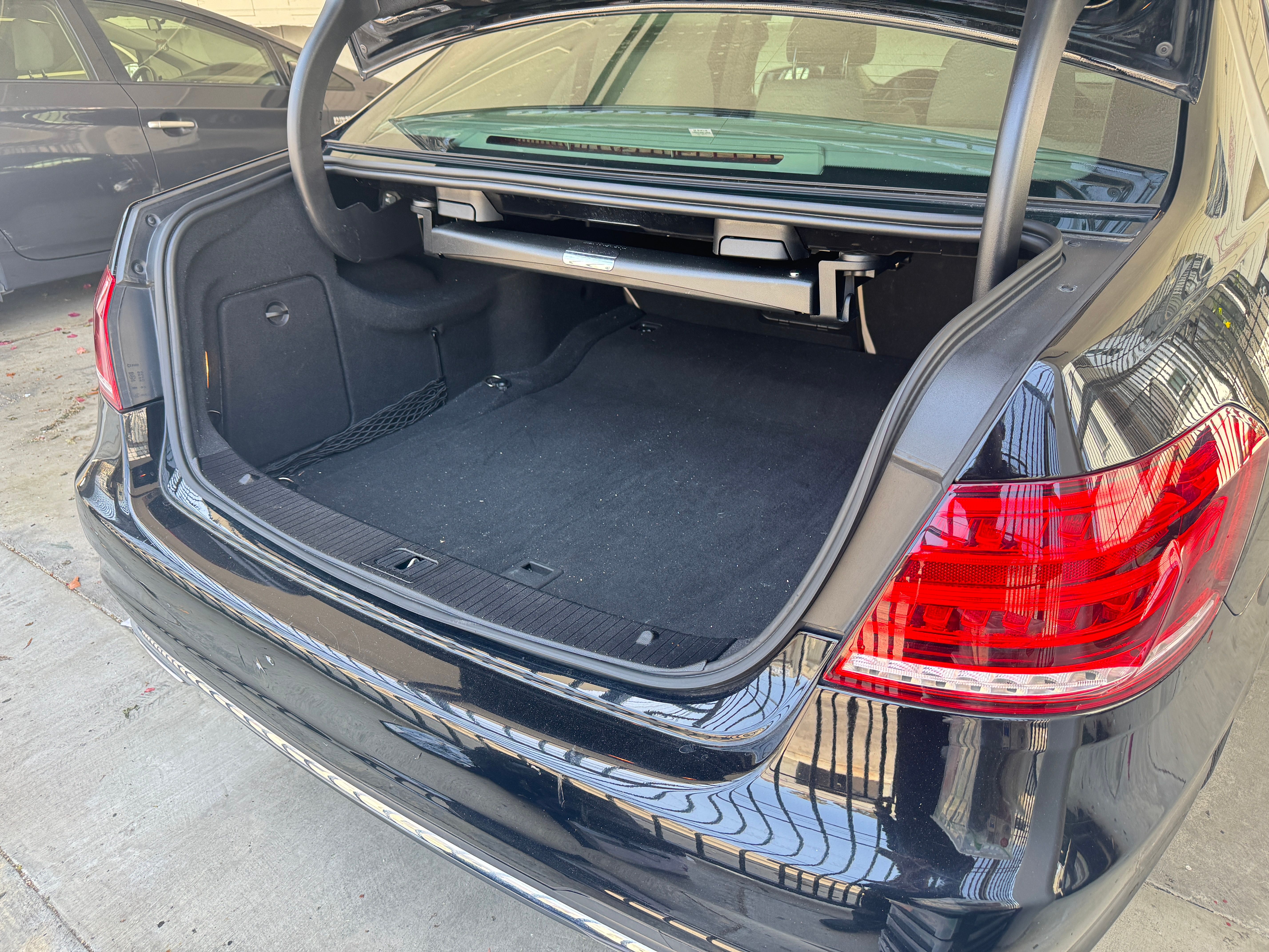 Used 2016 Mercedes-Benz E 350 Sedan w/ Premium Package image 12