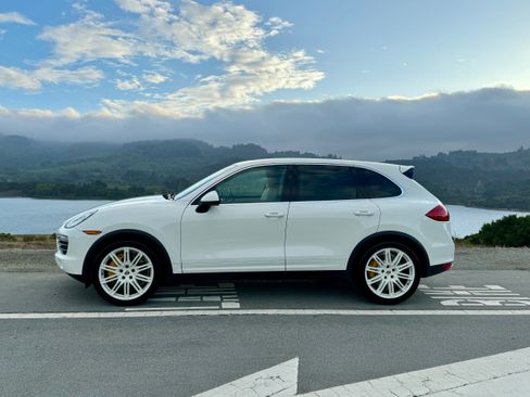 Used 2012 Porsche Cayenne S image 11