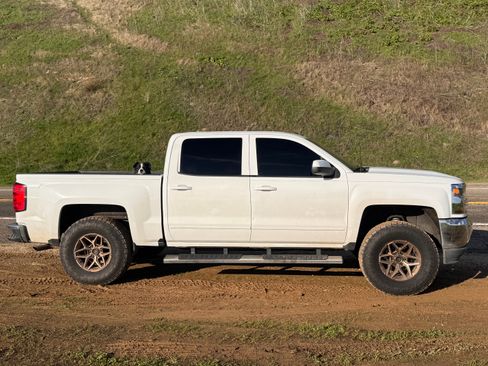 Used 2018 Chevrolet Silverado 1500 LT w/ Texas Edition RWD image 17