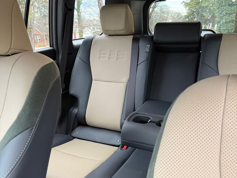 Used 2024 Lexus GX 550 AWD/4WD image 4