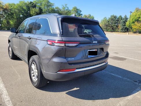 Used 2025 Jeep Grand Cherokee Laredo w/ Trailer Tow Package image 11