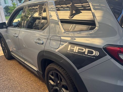 Used 2023 Honda Pilot Touring image 1