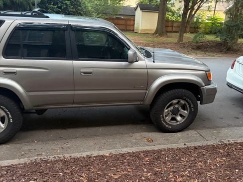 Used 2002 Toyota 4Runner SR5 w/ Sport Edition AWD/4WD image 6