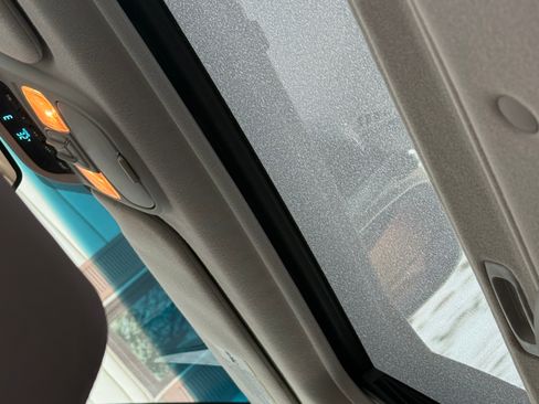 Used 2010 Toyota Sienna XLE Limited image 22