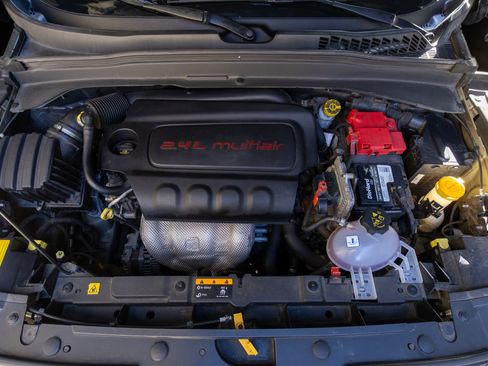 Used 2018 Jeep Renegade Trailhawk image 25