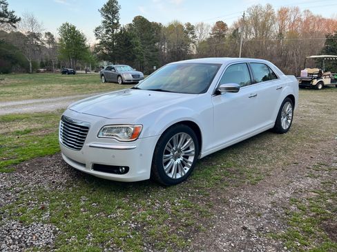 Used 2012 Chrysler 300 C Luxury Series image 8