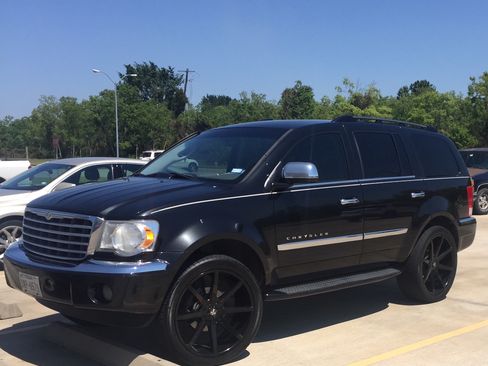 Used 2007 Chrysler Aspen Limited image 1