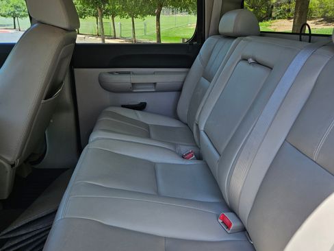 Used 2007 Chevrolet Silverado 2500 LT w/ Safety Package image 14