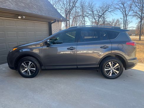 Used 2018 Toyota RAV4 XLE w/ Plus Extra Value Package image 10