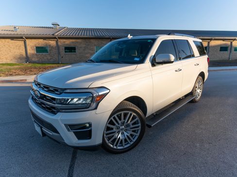Used 2024 Ford Expedition Limited image 13