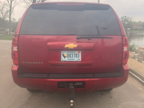 Used 2014 Chevrolet Suburban LT image 5