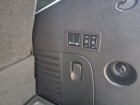 Used 2018 Cadillac Escalade Premium Luxury image 14