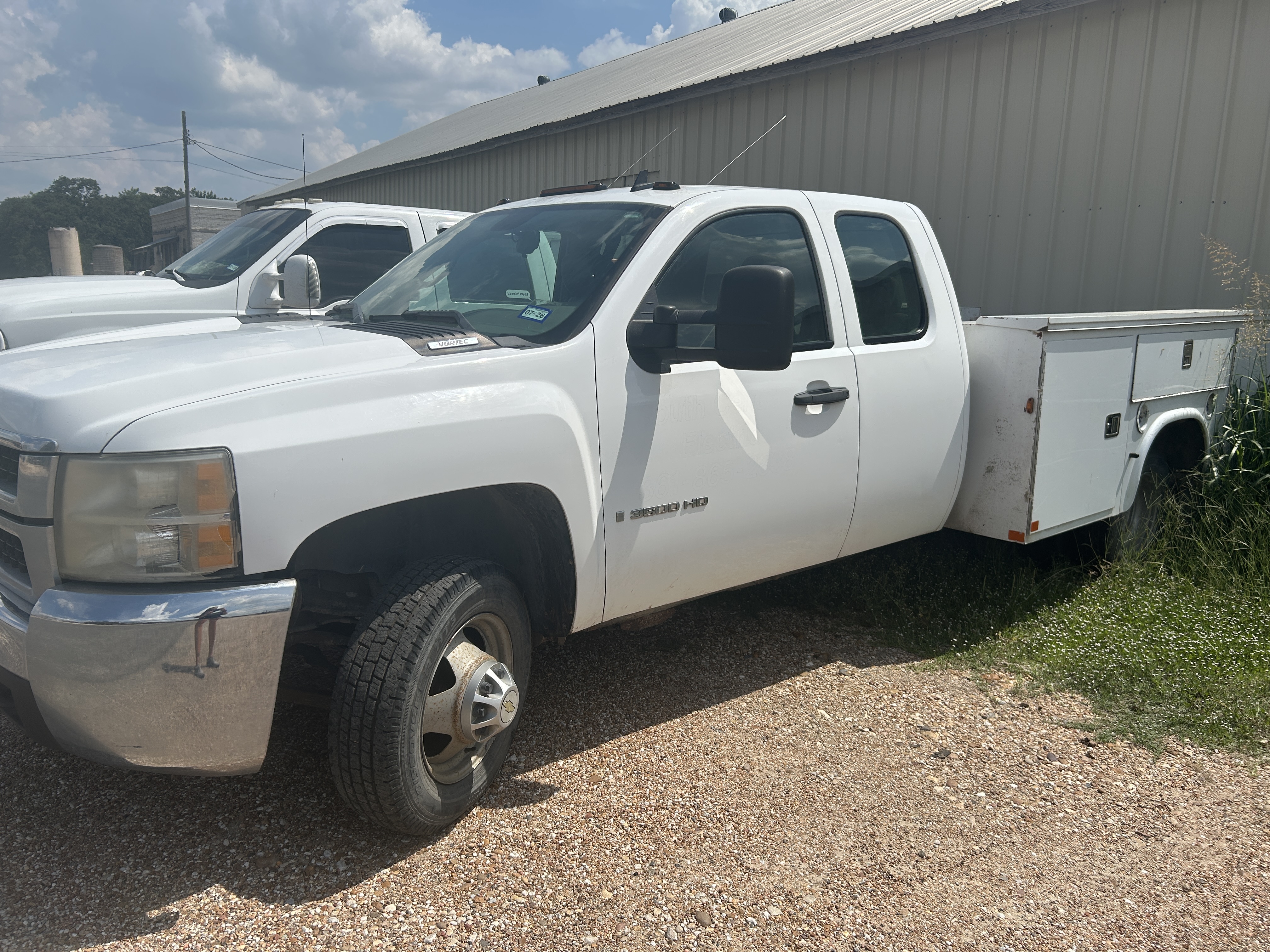 Used 2009 Chevrolet Silverado 3500 W/T RWD image 2