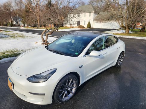 Used 2020 Tesla Model 3 image 1