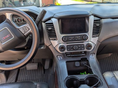 Used 2019 GMC Yukon SLT w/ Open Road Package AWD/4WD image 10