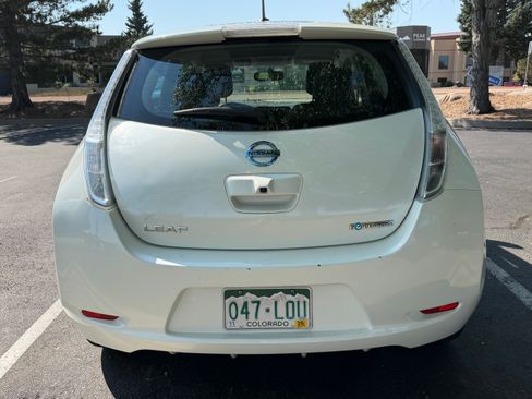 Used 2013 Nissan Leaf SL w/ Premium Pkg FWD image 5