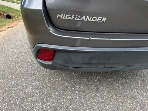 Used 2016 Toyota Highlander XLE FWD image 10