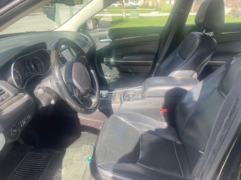 Used 2016 Chrysler 300 C image 9