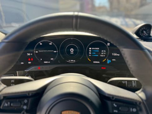 Used 2020 Porsche Taycan image 6