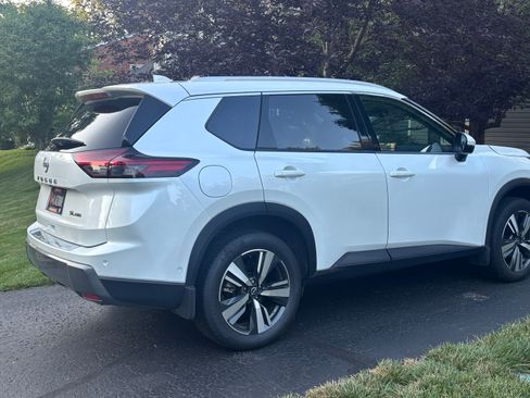 Used 2024 Nissan Rogue SL w/ SL Premium Package AWD/4WD image 2