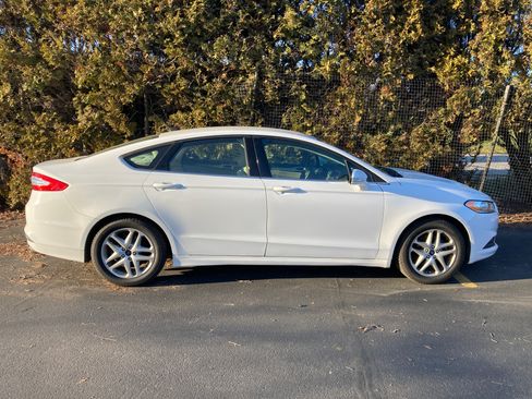 Used 2016 Ford Fusion SE image 11