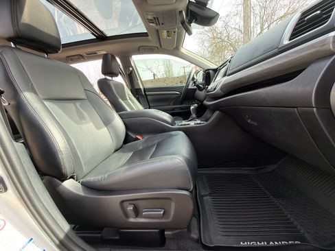 Used 2019 Toyota Highlander Limited Platinum image 24