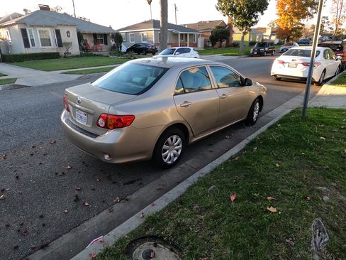 Used 2010 Toyota Corolla LE image 5