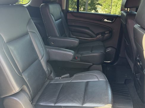 Used 2016 Chevrolet Suburban LT RWD image 9