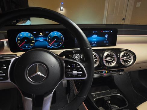 Used 2020 Mercedes-Benz CLA 250 image 27