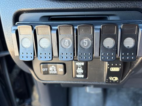 Used 2016 Toyota Tacoma TRD Off-Road w/ Premium & Technology Package image 9