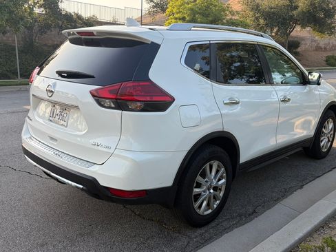 Used 2017 Nissan Rogue SV w/ SV Premium Package AWD/4WD image 9