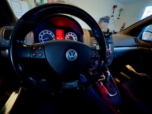 Used 2008 Volkswagen R32 image 5