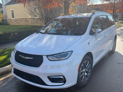 Used 2024 Chrysler Pacifica Pinnacle