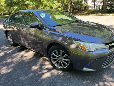 Used 2016 Toyota Camry XLE w/ Convenience Package FWD image 5