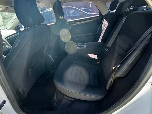 Used 2018 Ford Fusion SE image 4