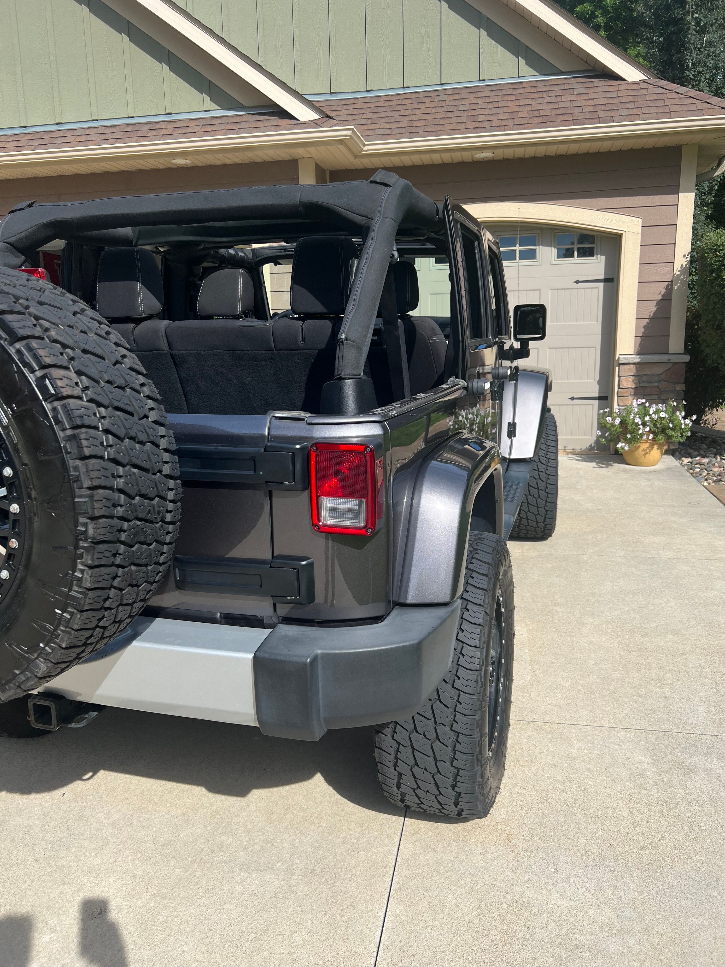 Used 2014 Jeep Wrangler Unlimited Sahara w/ Dual Top Group AWD/4WD image 5