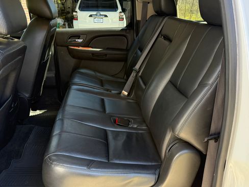 Used 2013 Chevrolet Suburban LT image 8