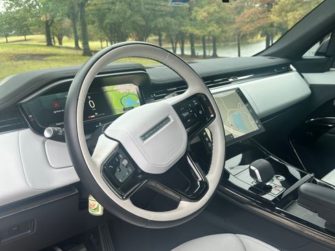 Used 2024 Land Rover Range Rover Sport Dynamic SE image 2