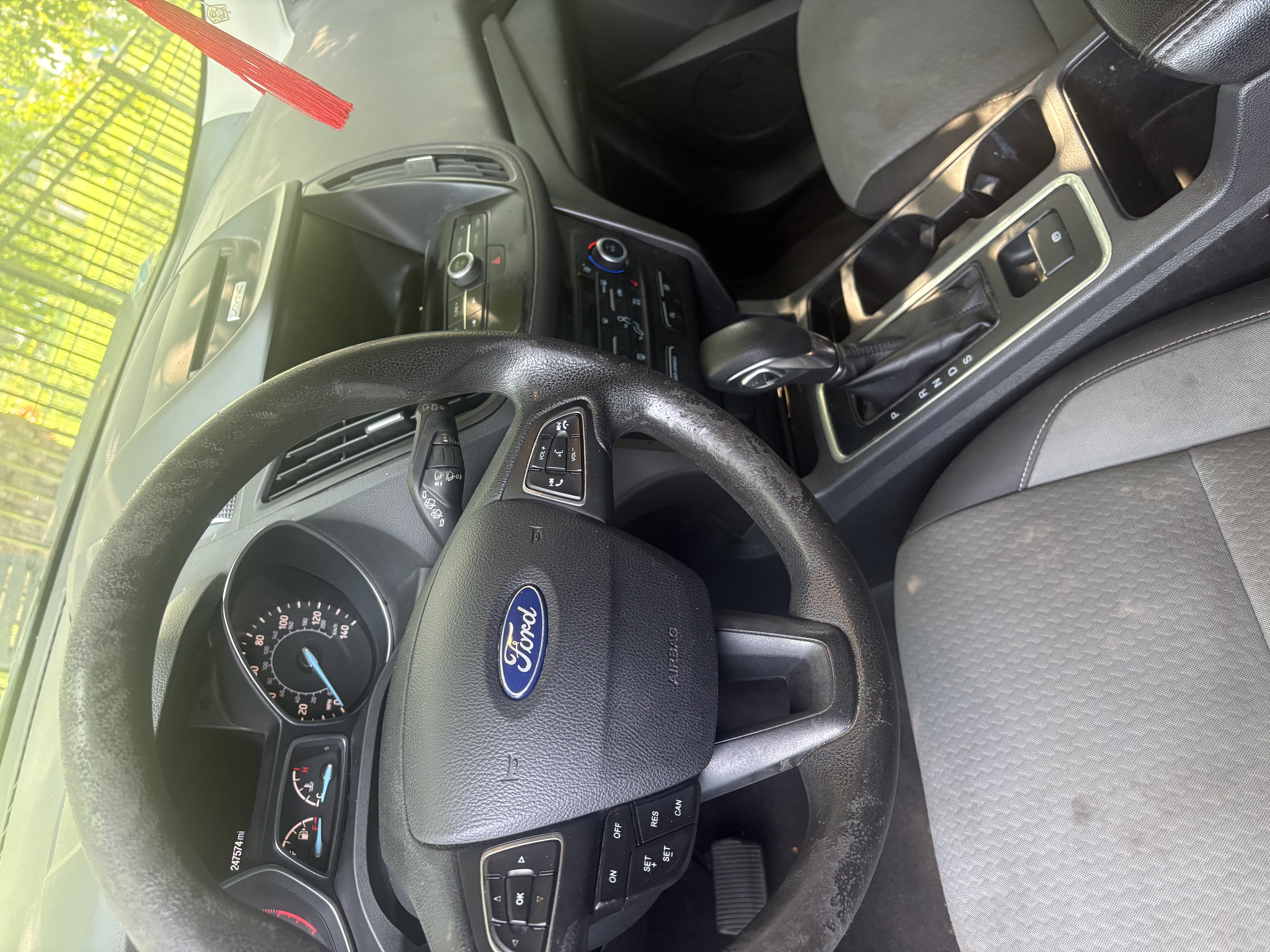 Used 2018 Ford Escape SE w/ SE Sync 3 Package AWD/4WD image 4