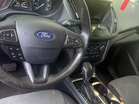 Used 2018 Ford Escape SE w/ SE Sync 3 Package AWD/4WD image 4